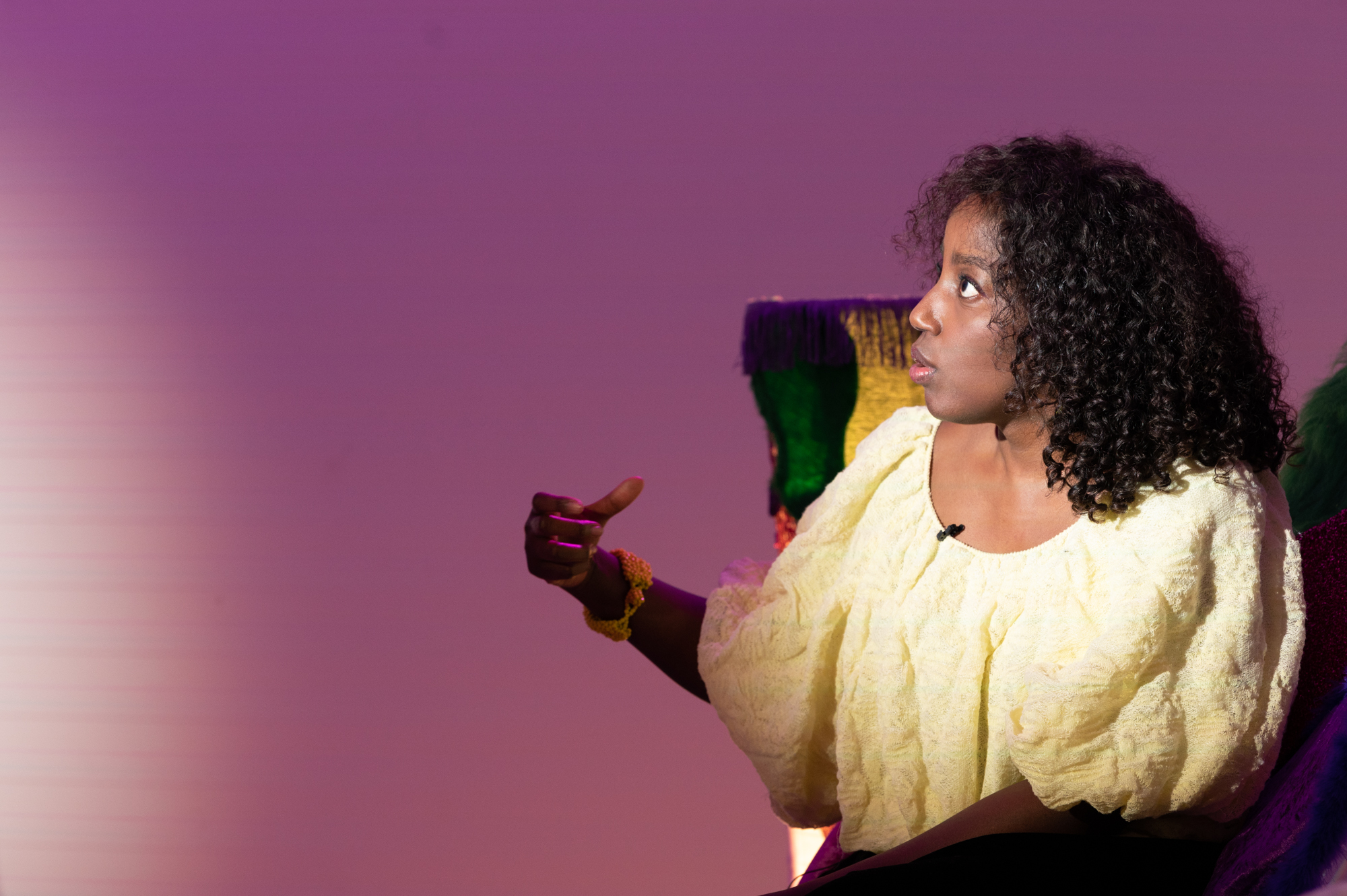 Invitées : Valérie Buchs, membre du Collectif de la Grève des femmes, grève féministe – Genève et secrétaire syndicale SIT // Clotilde Pinto, présidente de branche du commerce de détail d’Unia, juge assesseure au prud’homme et vendeuse // Maud Simonet, sociologue, directrice de recherches CNRS et directrice de l’IDHES-Nanterre // Eva Niyibizi, médecin et fondatrice de l’association MedFem //Modératrice : Claire Burgy, journaliste RTS // Scénographie : Vanessa Ferreira Vicente et Marie van Berchem