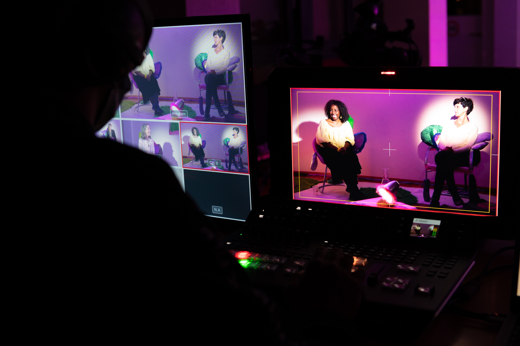 Invitées : Valérie Buchs, membre du Collectif de la Grève des femmes, grève féministe – Genève et secrétaire syndicale SIT // Clotilde Pinto, présidente de branche du commerce de détail d’Unia, juge assesseure au prud’homme et vendeuse // Maud Simonet, sociologue, directrice de recherches CNRS et directrice de l’IDHES-Nanterre // Eva Niyibizi, médecin et fondatrice de l’association MedFem //Modératrice : Claire Burgy, journaliste RTS // Scénographie : Vanessa Ferreira Vicente et Marie van Berchem