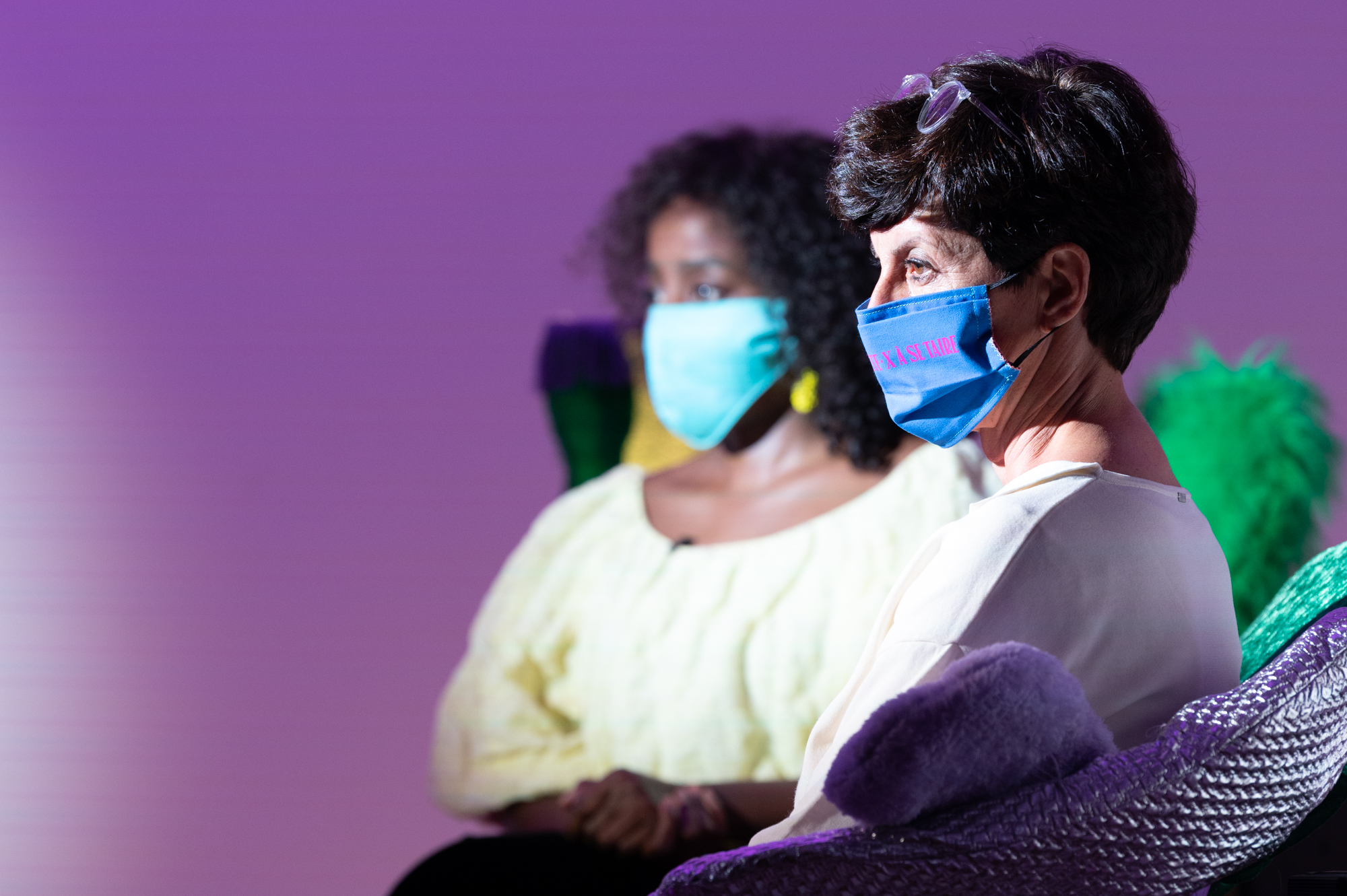 Invitées : Valérie Buchs, membre du Collectif de la Grève des femmes, grève féministe – Genève et secrétaire syndicale SIT // Clotilde Pinto, présidente de branche du commerce de détail d’Unia, juge assesseure au prud’homme et vendeuse // Maud Simonet, sociologue, directrice de recherches CNRS et directrice de l’IDHES-Nanterre // Eva Niyibizi, médecin et fondatrice de l’association MedFem //Modératrice : Claire Burgy, journaliste RTS // Scénographie : Vanessa Ferreira Vicente et Marie van Berchem