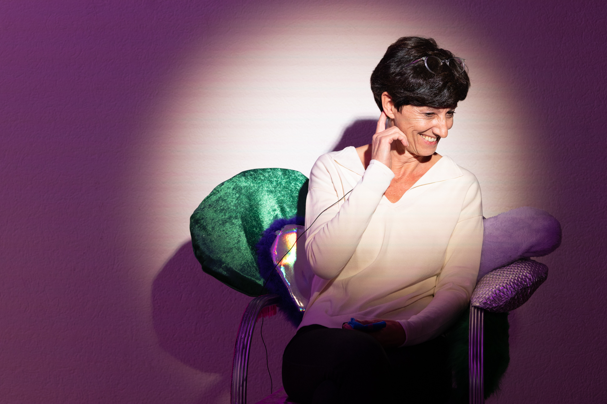 Invitées : Valérie Buchs, membre du Collectif de la Grève des femmes, grève féministe – Genève et secrétaire syndicale SIT // Clotilde Pinto, présidente de branche du commerce de détail d’Unia, juge assesseure au prud’homme et vendeuse // Maud Simonet, sociologue, directrice de recherches CNRS et directrice de l’IDHES-Nanterre // Eva Niyibizi, médecin et fondatrice de l’association MedFem //Modératrice : Claire Burgy, journaliste RTS // Scénographie : Vanessa Ferreira Vicente et Marie van Berchem