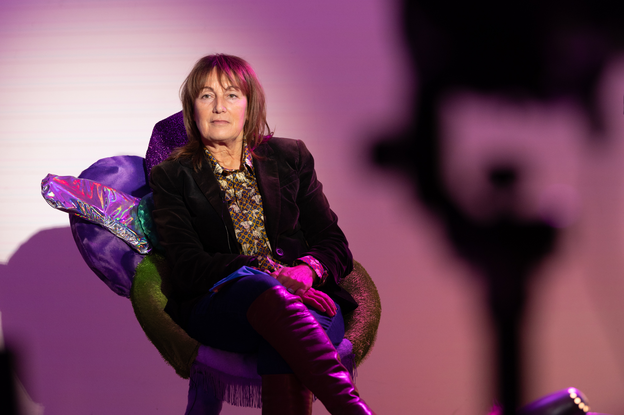 Invitées : Valérie Buchs, membre du Collectif de la Grève des femmes, grève féministe – Genève et secrétaire syndicale SIT // Clotilde Pinto, présidente de branche du commerce de détail d’Unia, juge assesseure au prud’homme et vendeuse // Maud Simonet, sociologue, directrice de recherches CNRS et directrice de l’IDHES-Nanterre // Eva Niyibizi, médecin et fondatrice de l’association MedFem //Modératrice : Claire Burgy, journaliste RTS // Scénographie : Vanessa Ferreira Vicente et Marie van Berchem