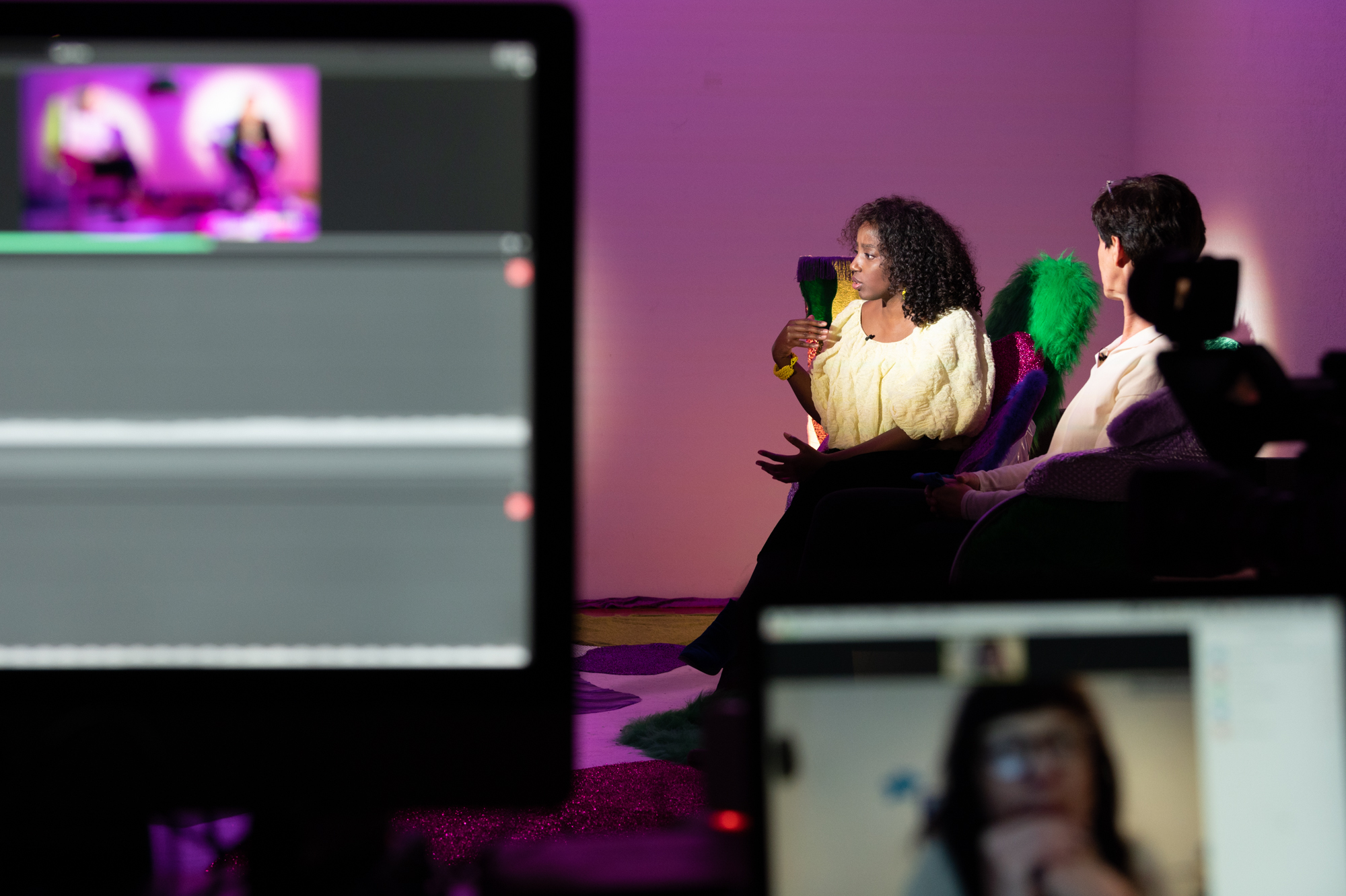 Invitées : Valérie Buchs, membre du Collectif de la Grève des femmes, grève féministe – Genève et secrétaire syndicale SIT // Clotilde Pinto, présidente de branche du commerce de détail d’Unia, juge assesseure au prud’homme et vendeuse // Maud Simonet, sociologue, directrice de recherches CNRS et directrice de l’IDHES-Nanterre // Eva Niyibizi, médecin et fondatrice de l’association MedFem //Modératrice : Claire Burgy, journaliste RTS // Scénographie : Vanessa Ferreira Vicente et Marie van Berchem